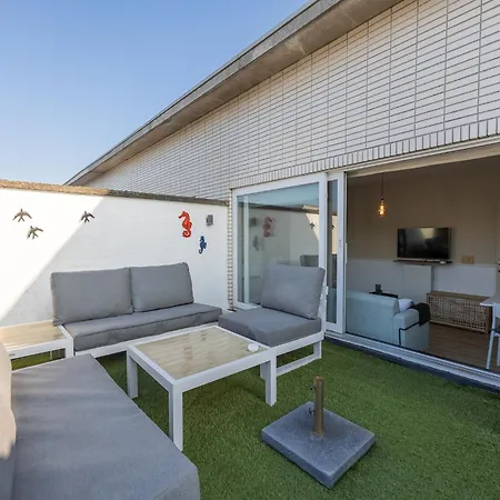 Apartment With Sunny Rooftop Terrace Near The Sea
