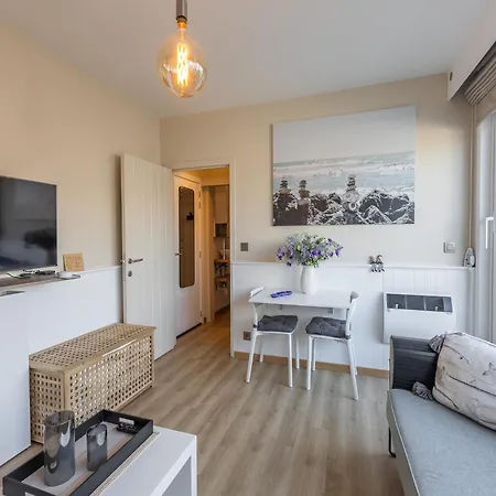 With Sunny Rooftop Terrace Near The Sea Διαμέρισμα *