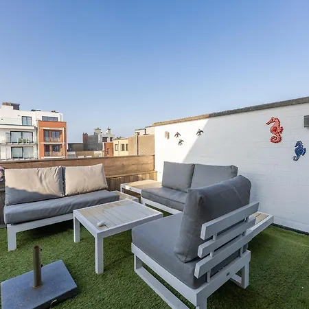 Apartment With Sunny Rooftop Terrace Near The Sea *